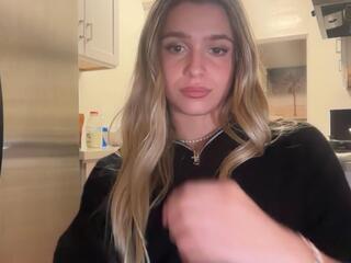 Maci Reynolds webcam model stream image