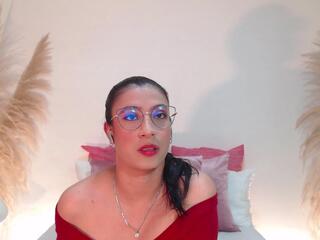 Lucy Minds webcam model stream image