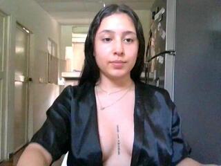 Perla Dumond webcam model stream image