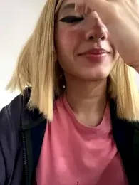 SweetBunnyGF webcam stripchat model stream image