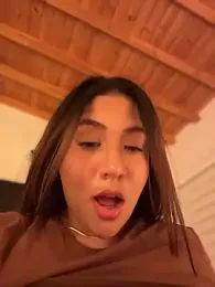 vellaah webcam stripchat model stream image