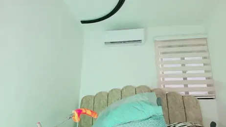 Malaia_thompson_ webcam model stream image