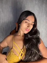 Valentinne_z webcam model stream image