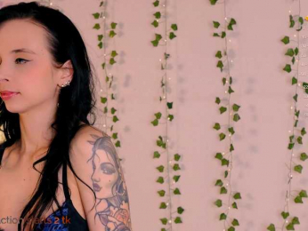 CarlyHills webcam model stream image