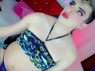 yarethrouss webcam model stream image