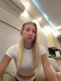 LuisaBecker webcam model stream image