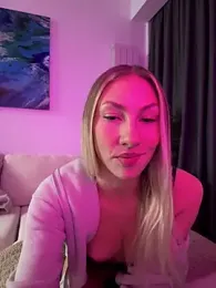 LuisaBecker webcam model stream image