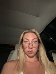 LuisaBecker webcam model stream image