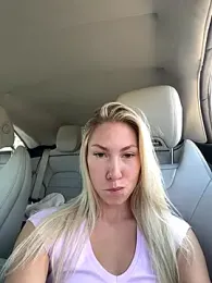 LuisaBecker webcam model stream image