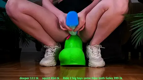 Kisakis webcam model stream image