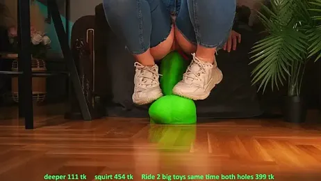 Kisakis webcam model stream image