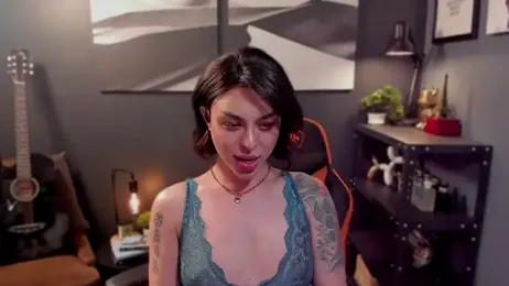 callmeLUNA webcam model stream image