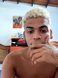 MrLeoLatino webcam model stream image