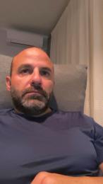 snefru042 webcam cam4 model stream image