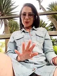 Mia_Love-3 webcam stripchat model stream image