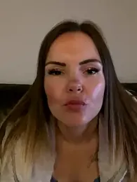 SexyLoLoUK webcam model stream image