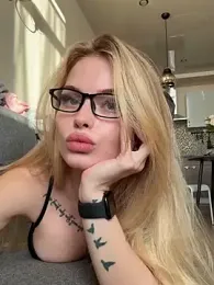 Vladamais webcam model stream image