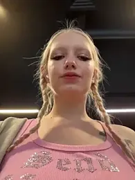 Mila_NoRules webcam model stream image