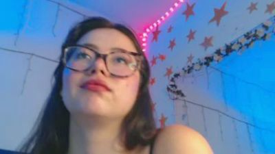Nikolle_huyt webcam model stream image