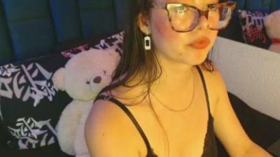 Nikolle_huyt webcam model stream image
