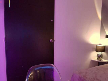 LondonMJ webcam model stream image