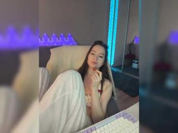 whiteTEA bongacams stream image