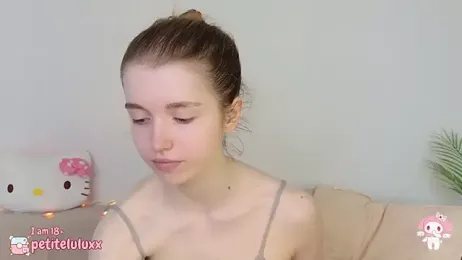 petiteluluxx stripchat stream image