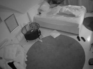 voyeurcam-julmodels-whitebed-4 camsoda stream image