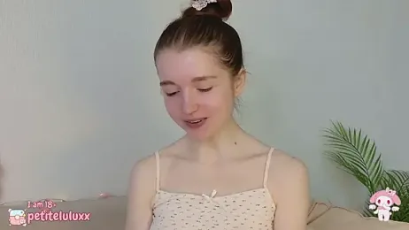 petiteluluxx stripchat stream image