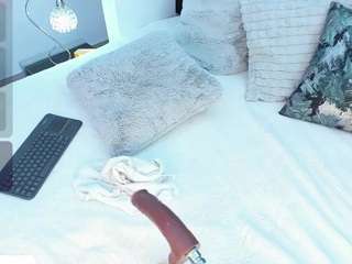 angie-roses camsoda stream image