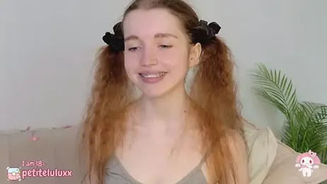 petiteluluxx stripchat stream image