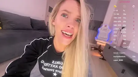 mikkixmeow stripchat stream image