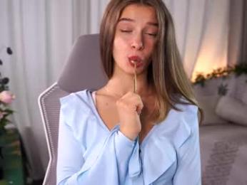 little_poetry chaturbate stream image