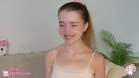 petiteluluxx stripchat stream image