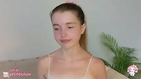 petiteluluxx stripchat stream image