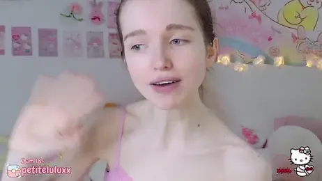 petiteluluxx stripchat stream image