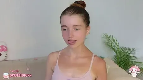 petiteluluxx stripchat stream image