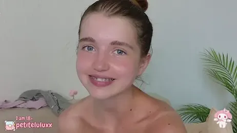 petiteluluxx stripchat stream image