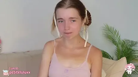 petiteluluxx stripchat stream image