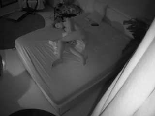 voyeurcam-julmodels-whitebed-5 camsoda stream image