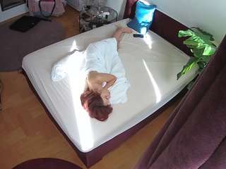 voyeurcam-julmodels-whitebed-5 camsoda stream image