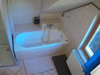 voyeurcam-julmodels-bath-2nd-1 camsoda stream image