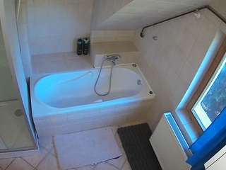 voyeurcam-julmodels-bath-2nd-1 camsoda stream image