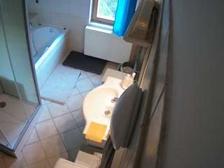 voyeurcam-julmodels-bath-2nd-2 camsoda stream image