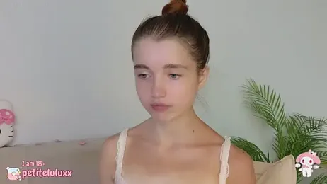 petiteluluxx stripchat stream image