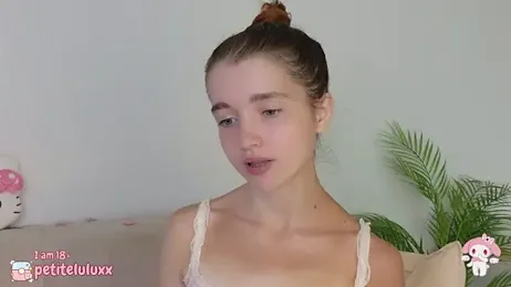 petiteluluxx stripchat stream image