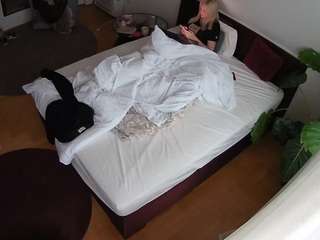 voyeurcam-julmodels-whitebed-5 camsoda stream image