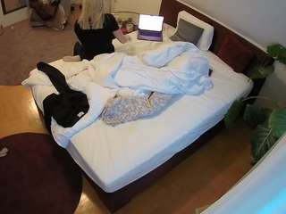 voyeurcam-julmodels-whitebed-5 camsoda stream image