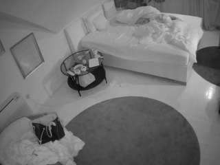 voyeurcam-julmodels-whitebed-4 camsoda stream image