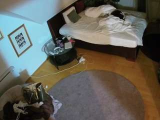 voyeurcam-julmodels-whitebed-4 camsoda stream image